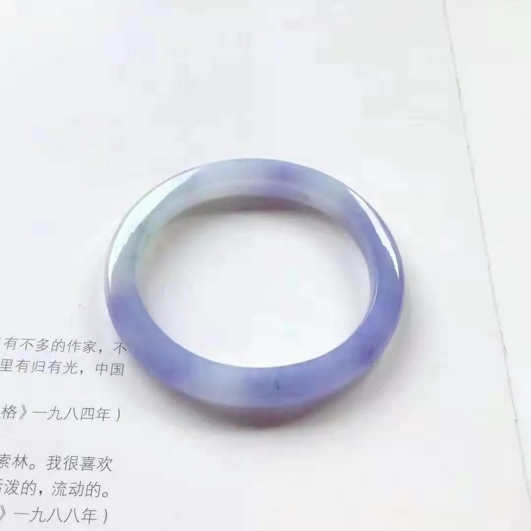 剂液&为了一只蚊子,五万元的满绿翡翠戒指就这样没了