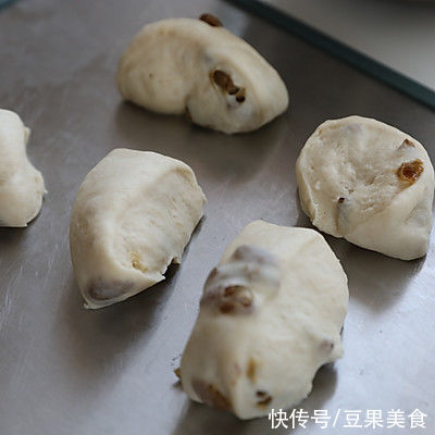 从来没想过葡萄干辫子面包还能这么做