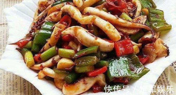 双椒猪肠|美食推荐:双椒猪肠,美味的鸡胗肉,爆炒鱿鱼,肉馅蒸茄龙的做法
