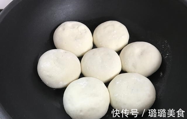 酥软|苹果新吃法,香甜酥软,做法简单,一口平底锅就能轻松搞定
