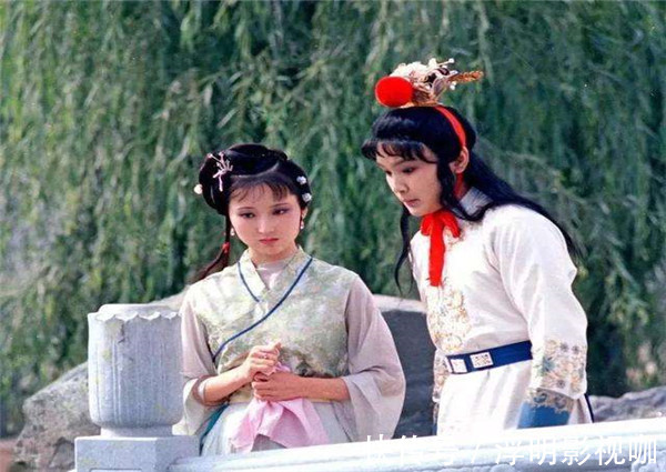 贾宝玉#芙蓉花神问绛珠仙子“林姑娘,你为何不让宝玉梦见你”