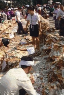 |搞笑GIF:老公你要相信我 我膝盖上面的伤就是这么来的