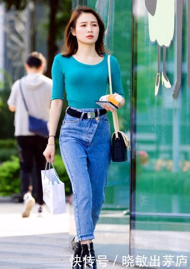 气质美女,小衫配高腰的牛仔裤,穿出了高雅的气质,美丽迷人