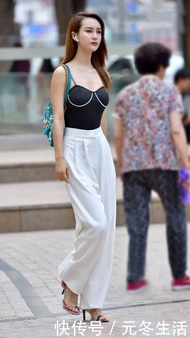 小姐姐|街拍美女:美女用吊带衫搭配长裤,清凉舒适又性感