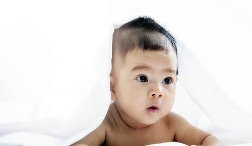 探索|新生儿有这些特征说明孩子天生聪明，家长偷着乐吧，记心里别忽视