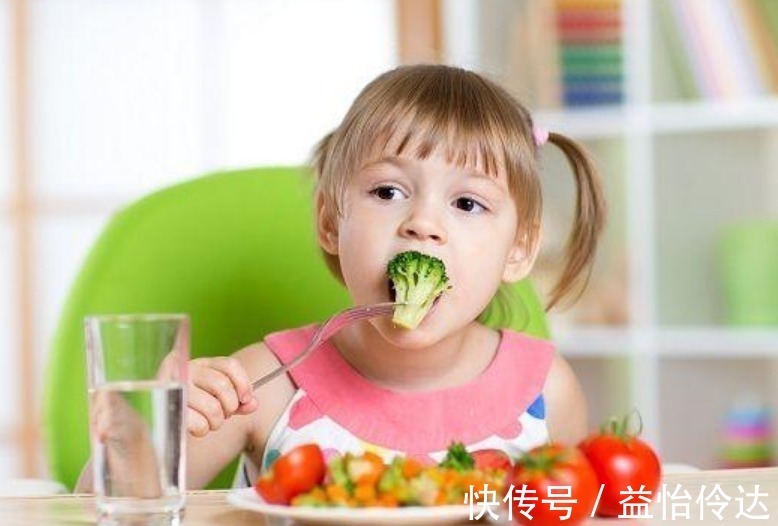 日常生活中|宝宝3岁前不适宜吃4种食物,表面营养丰富,其实很伤肠胃
