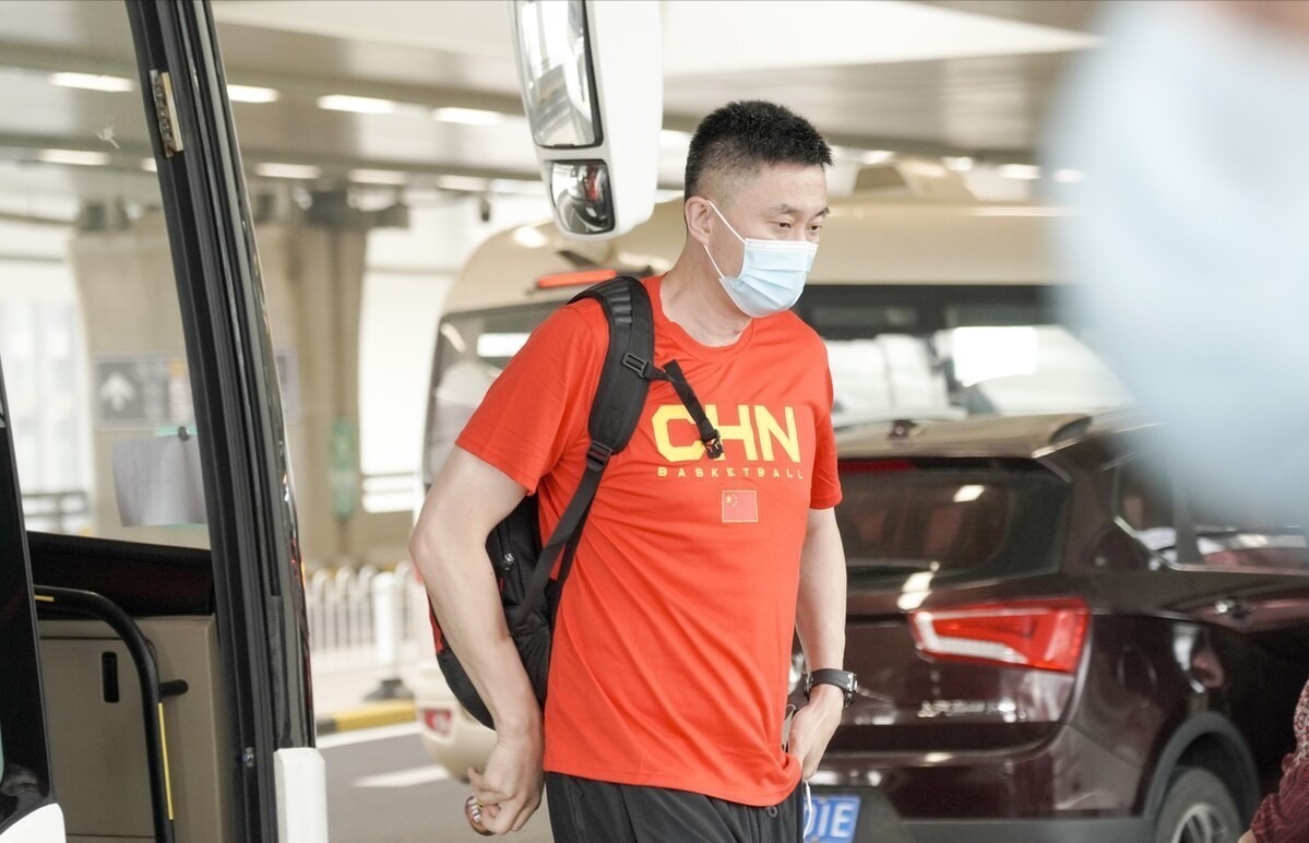 易建联|杜锋如虎添翼!朱芳雨万里报喜,易建联火线复出驰援中国男篮?