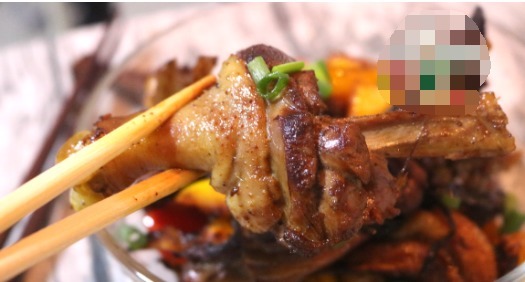 家人都爱吃这菜，贵是贵点，鲜香味美，煮一锅都不够吃