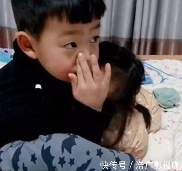 二胎家庭|妹妹犯错被妈妈凶,幸有暖心哥哥抱紧安慰,网友又骗咱生二胎!
