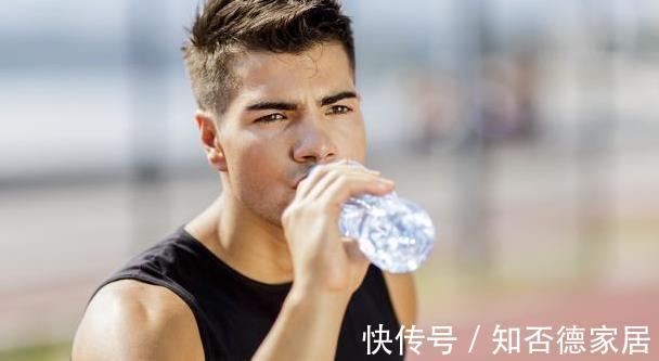 苹果|男人患前列腺炎,尽量改掉两个坏习惯,多吃三样,多喝两杯水!