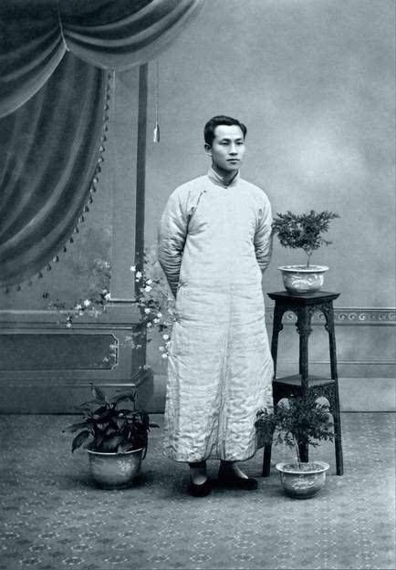 照片|62年拍照帝、50年银行职员相册……老相册里“淘”出的影像史