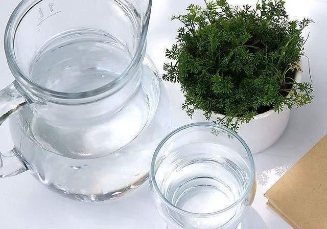 高血压|早晨起床最好不要空腹喝水，不好的行为，再好的身体也得垮掉