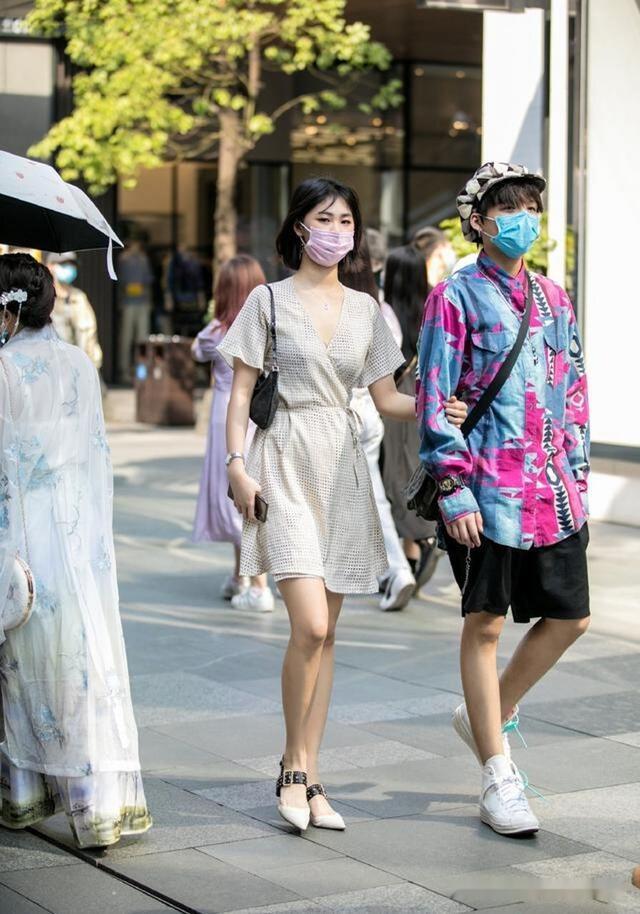 小姐姐|街拍：精品身材的小姐姐，看看是不是你喜欢的类型