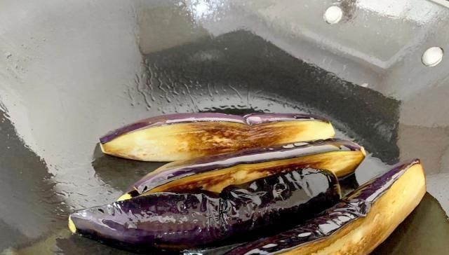 用油|这样做出来的茄子才是最下饭的,咸香味浓,特别是用油很少