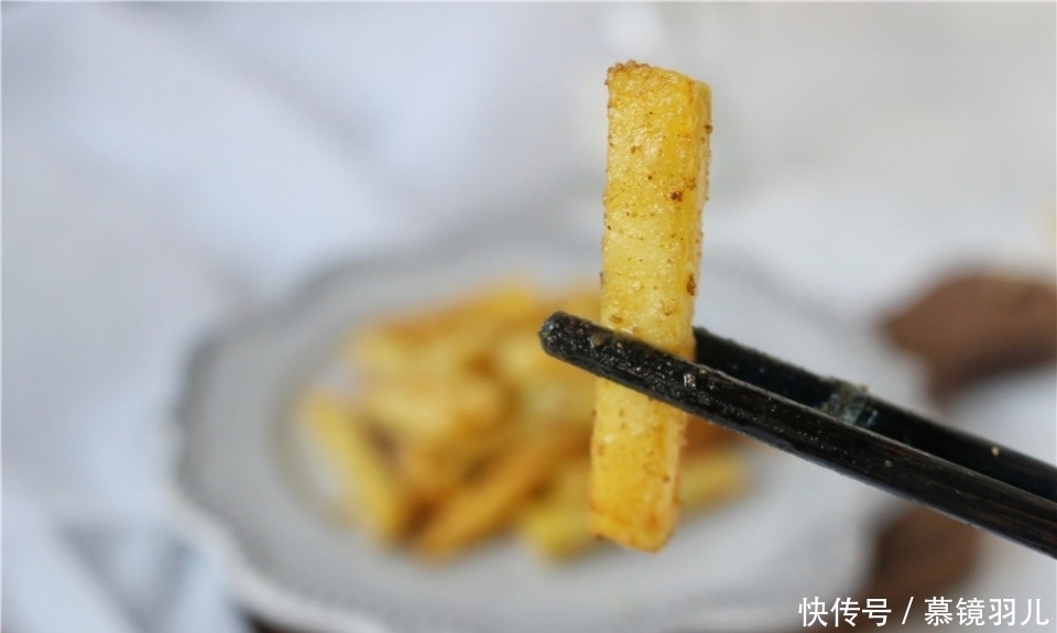薯条|比薯条好吃的土豆做法,简单快手,5分钟出锅,太香了