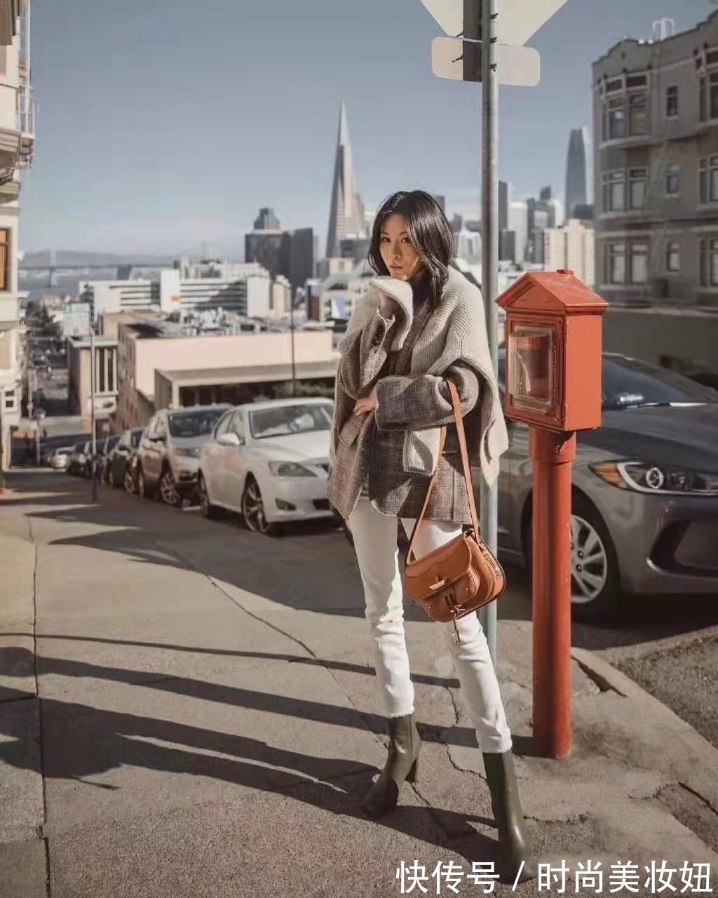 短筒靴|秋冬别再露脚踝了,学时尚博主“短筒靴”搭配,有温度又有风格