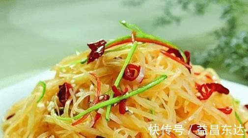 炒土豆丝，先放醋还是后放醋？老师傅：顺序对了，更爽脆更好吃