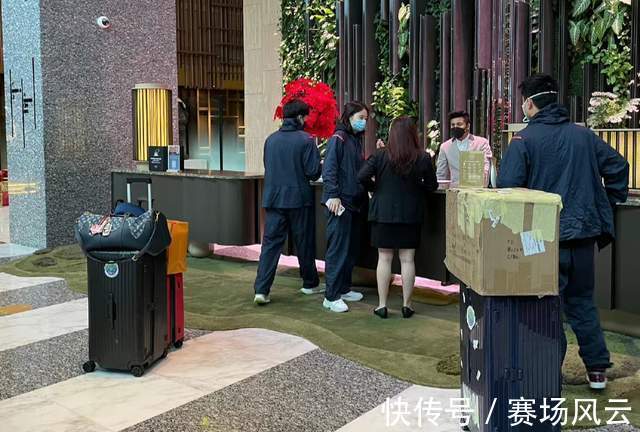 王楠|国乒大部队安全回国!王楠亲自迎接,5大主力在外征战接近2个月