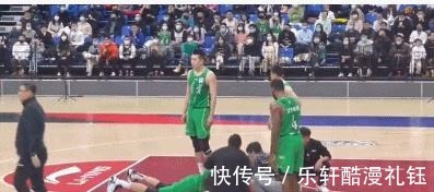 辽宁队|不能忍!韩德君起身后要揍威姆斯 幸亏有杜锋拦着
