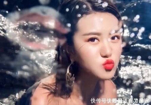 成片|奇闻:助理喝口洗脚水,居然往新娘脸上喷过去,成片出来后看蒙了