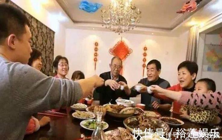 同学|妈妈带6岁儿子参加同学聚会,结束后被踢出群,得知原因后悔不迭