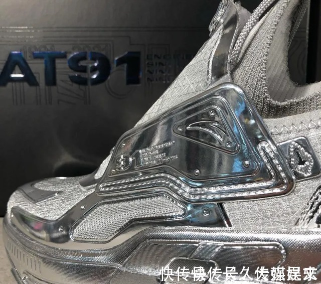 秀款 安踏进军时装领域?疑似空山基联名款安踏新鞋型曝光!