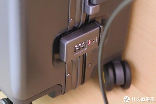 系列|坚固耐磨颜值在线，地平线8号POWER系列旅行箱体验