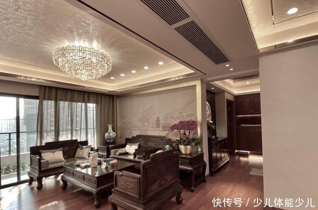 红木|土豪砸下千万,打造第一红木豪宅,一眼看过去都是人民币!