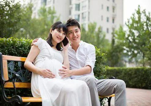 小杨|朋友圈晒出孕妇照,却被亲戚纷纷排斥:你咋不穿多点,不知检点