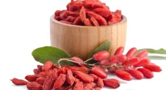 误区|枸杞“这样吃”就是找病!“一不喝、三不吃”,逃离枸杞养生误区