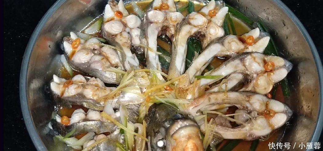 美味|爱吃鱼的收藏喽,学会鱼肉一个特色做法,简单美味,出锅太漂亮了