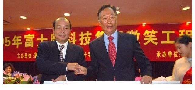 iphone|放弃幻想！富士康印度厂停摆，iPhone订单重回中国，下单9000万台