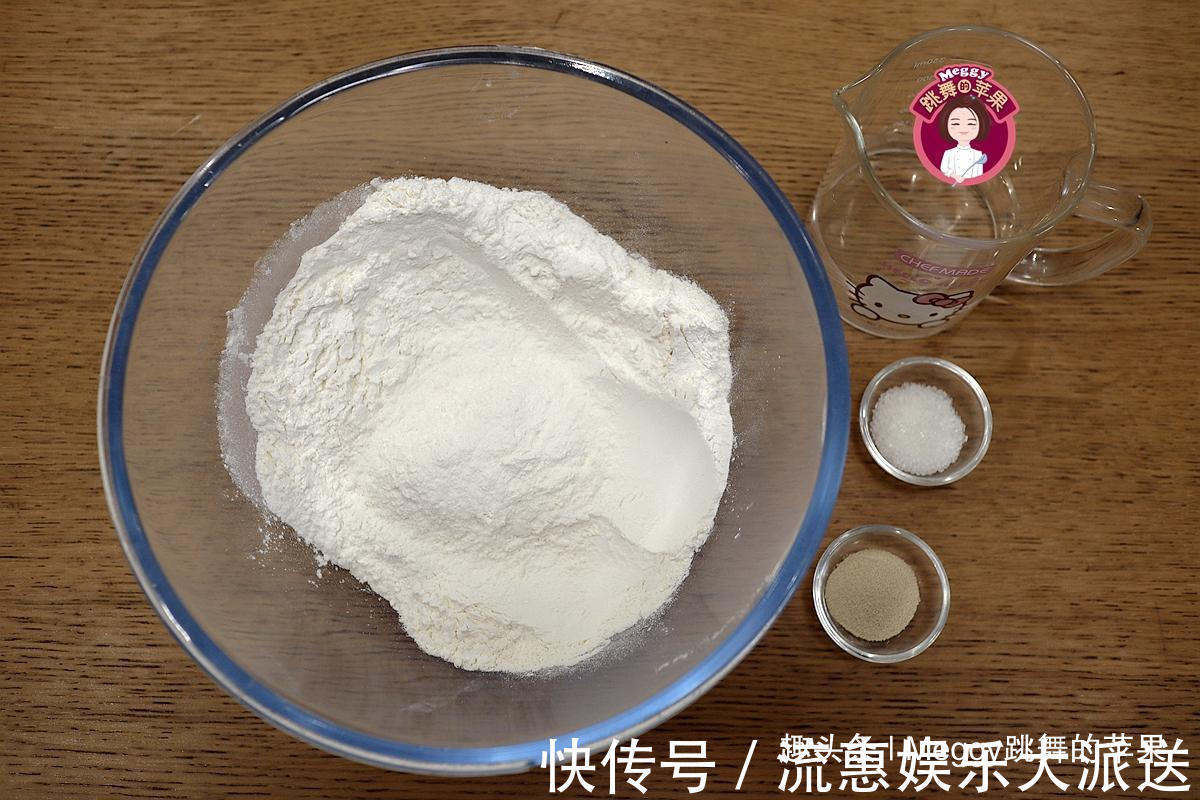 酵母|教你做个绣球花卷,又白又嫩又暄软,发面多加一料,面团高又白