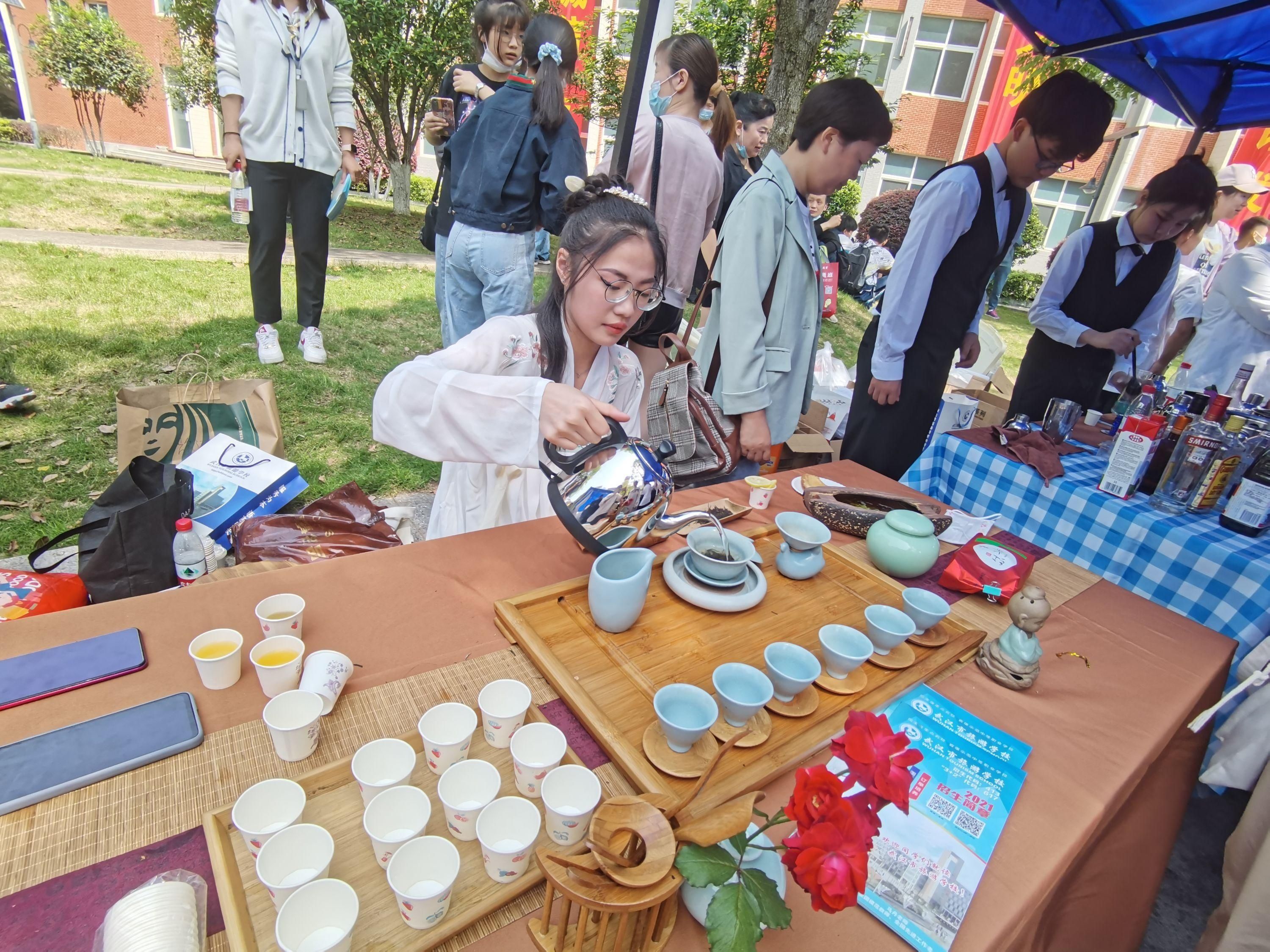 5号将开始填志愿，到底“冲一冲”还是“保个险”？武汉9场中招咨询会同时举行