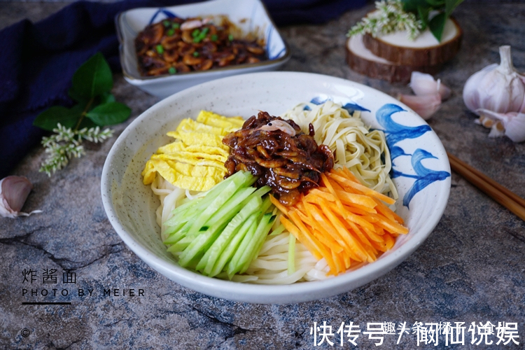 好吃|面条和茄子一起做,原来如此好吃,我家隔三岔五做,每次吃光光