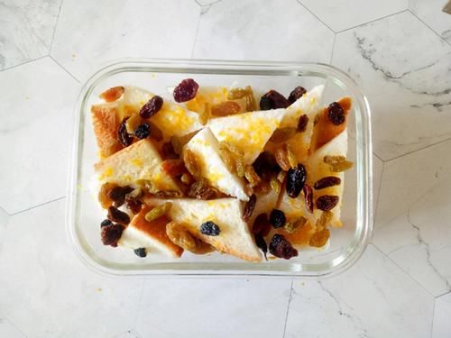 面包和布丁还能一起做?搭配上橙子的清香,当做早餐真不错