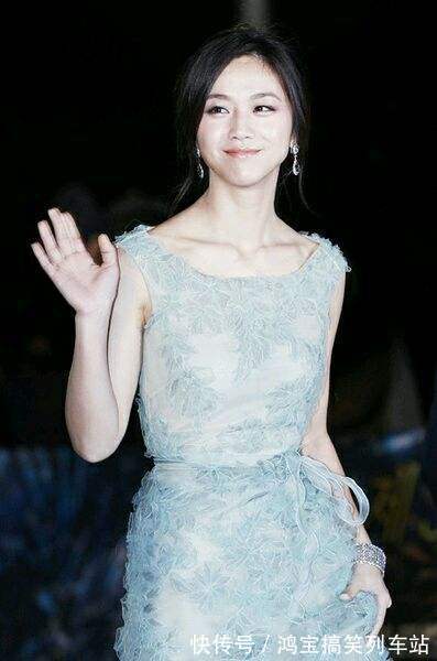 斜方肌 担心溜肩穿衣不好看?你得选这几件单品才能扬长避短,穿出时髦感