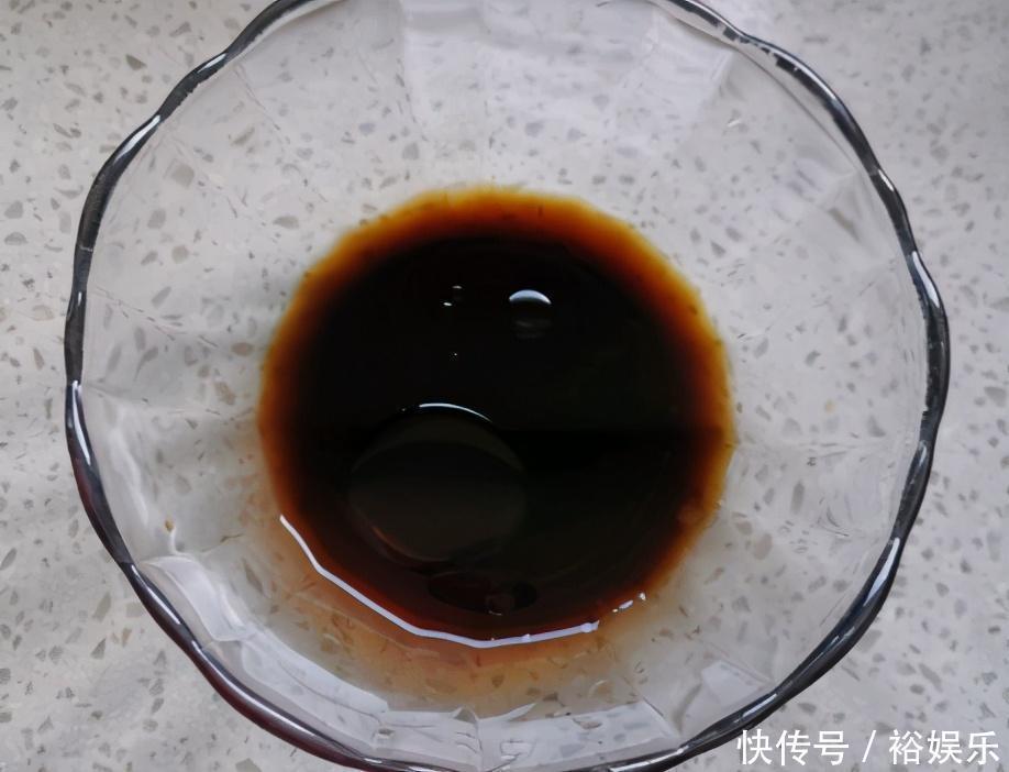 水煮虾,别只会开水下锅,大厨有1点也很重要,虾肉鲜嫩不腥