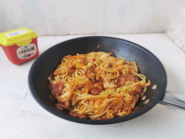 腊肠叉烧辣炒意面
