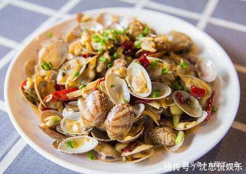 酱油|花蛤又出新吃法,不炒也不炖,加上酱油和蚝油,3分钟就能做好