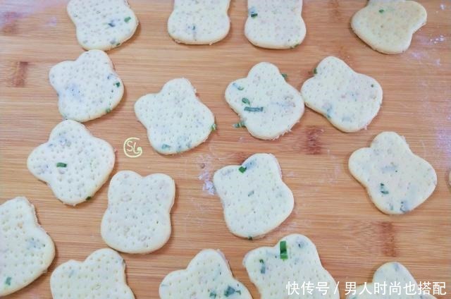 自从学会这个小饼,早餐和零食不发愁,做法简单又解馋,孩子爱吃!