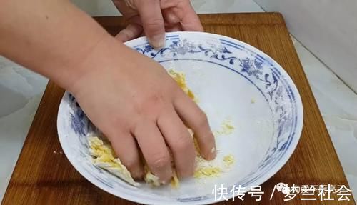 家常自制桃酥做法,烤盘里一放,个个香酥又掉渣,出锅孩子都爱吃