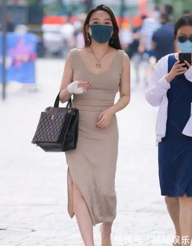 透明高跟凉鞋 难道今年流行透明高跟凉鞋吗30位美女穿出了简约而不简单的效果