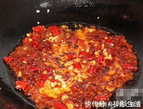 做麻婆豆腐时，别再焯水了，用上一个妙招，豆腐嫩滑入味不易碎