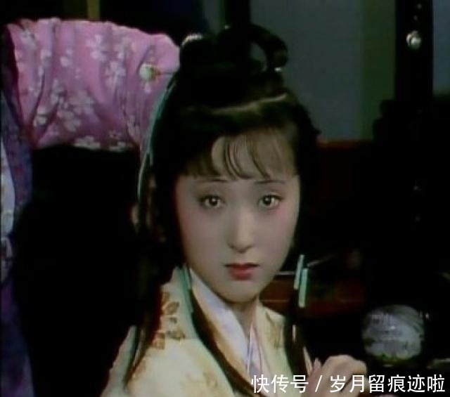 李纨&林黛玉进贾府吃的第一顿饭,曹雪芹用300字写出了3万字的内涵