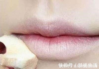 口红色|涂口红时,最好避开4个“低级错误”,很多女生不懂,难怪老掉色!