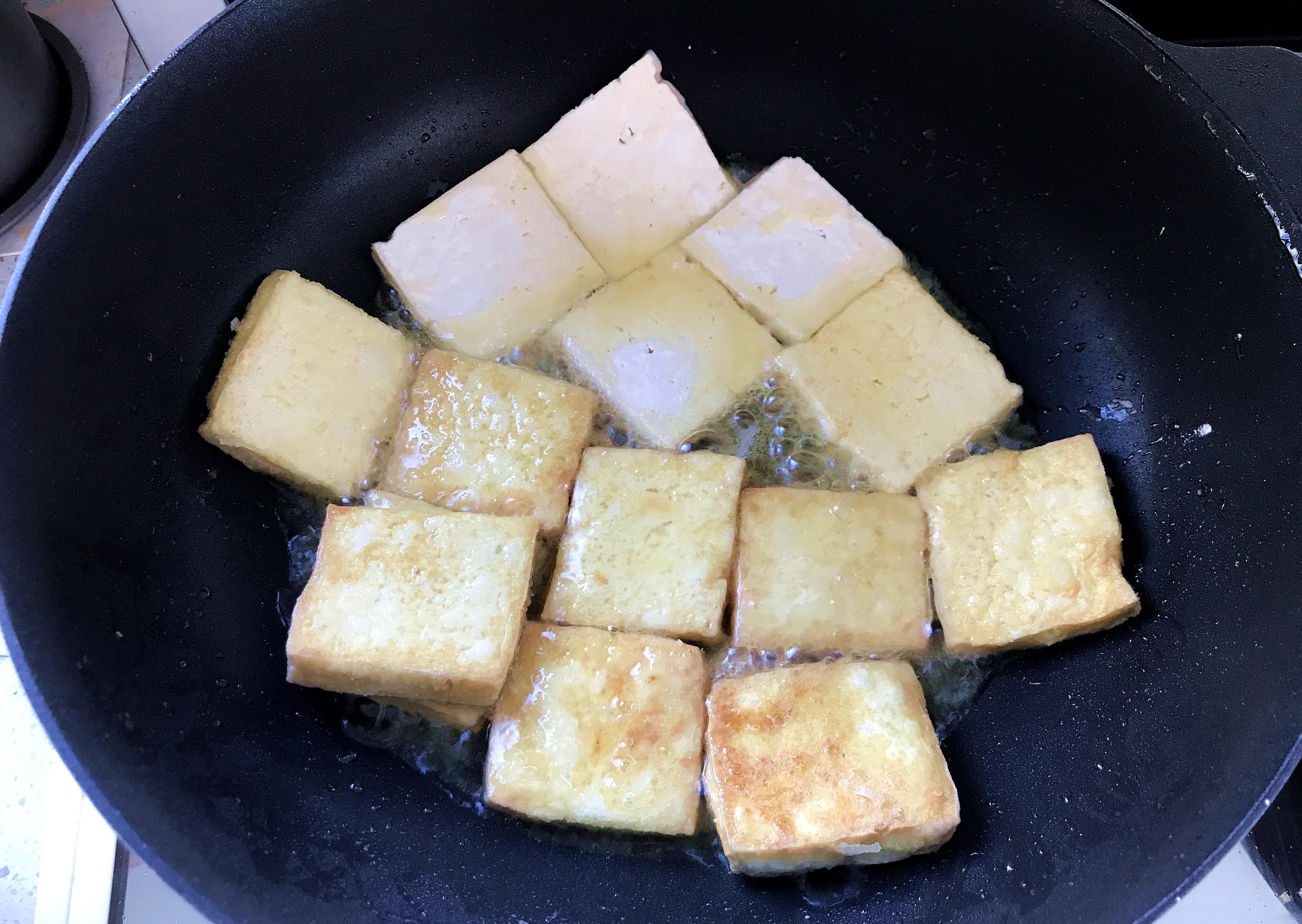 焖豆腐|白菜豆腐的神仙吃法,不放一滴油,扔进锅里炖一炖就出锅太香了