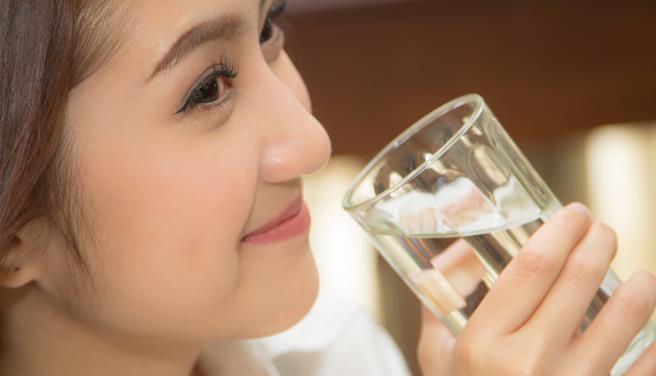 老年人一天在5個時間點勤喝水，身體或受益匪淺，希望你重視