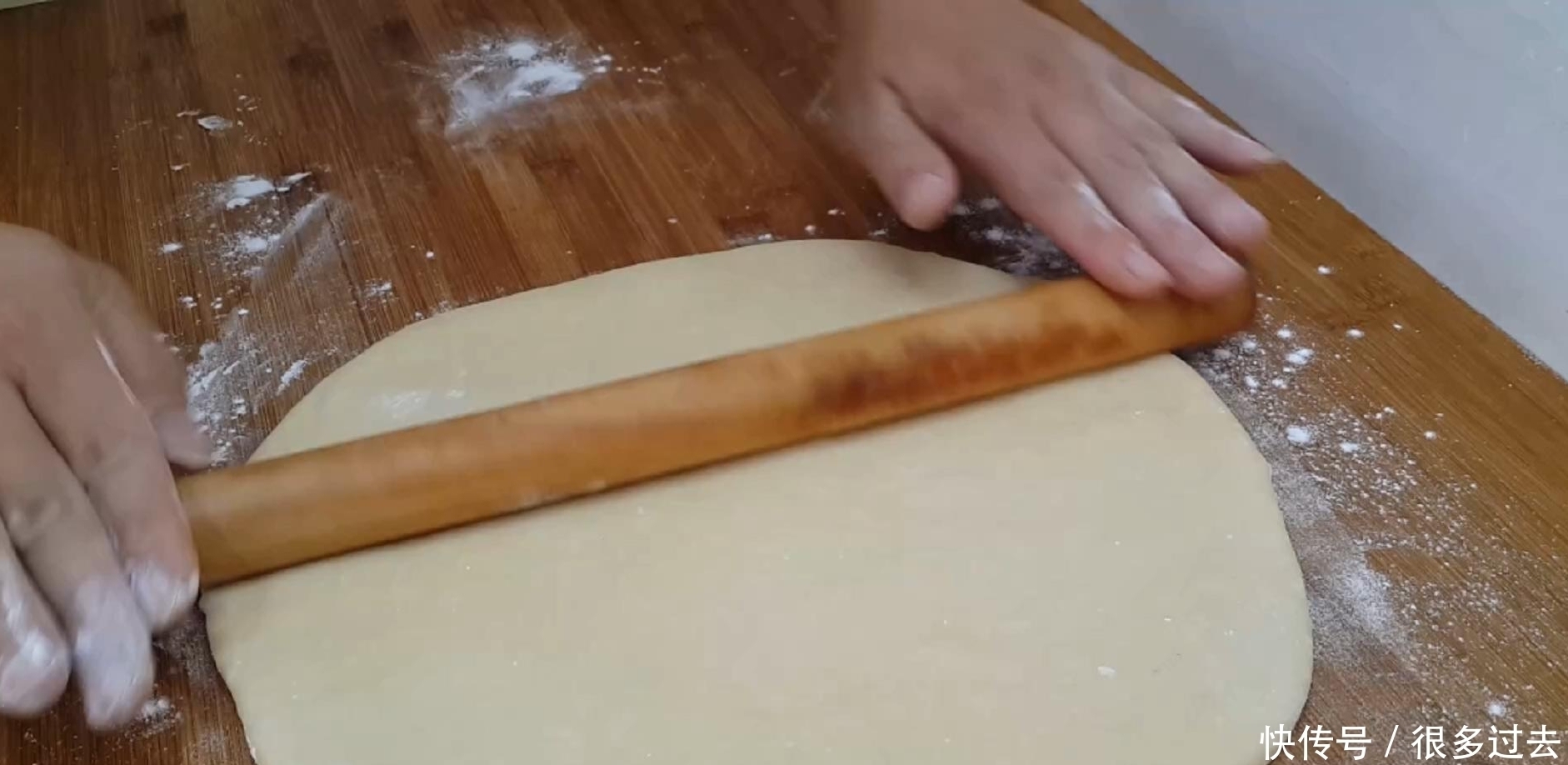 面粉别炸油条了,加3个鸡蛋,个个松软又空心,比麻花面包还好吃