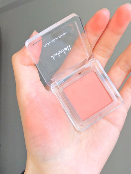 18岁贫民窟女孩爱用化妆品，学生党的福音！